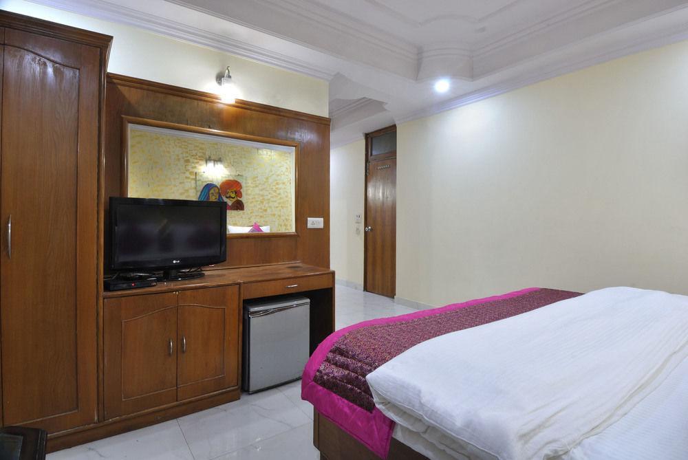 Hotel De Holiday International @ New Delhi Station Exterior photo